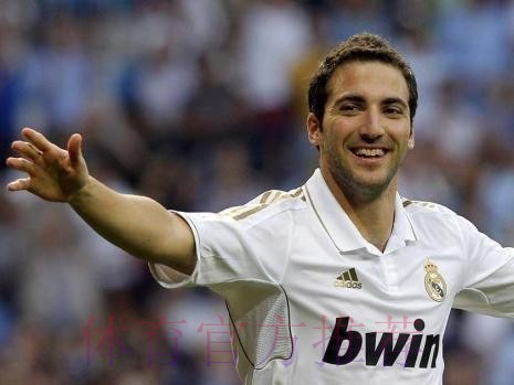 伊瓜因：加盟皇马前 曾犹豫是否加盟冠军米兰